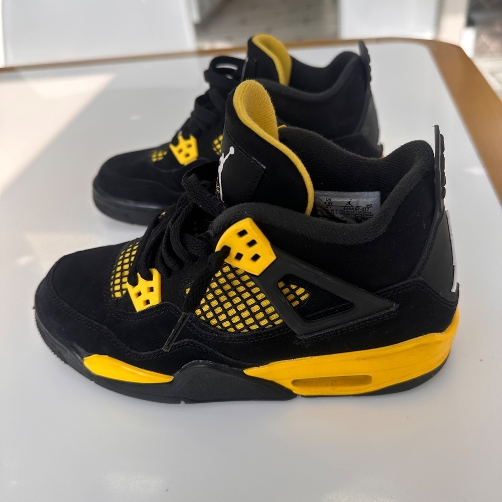JORDAN 4 RETRO THUNDER (2023) (GS) 4.5Y/ 6.5W